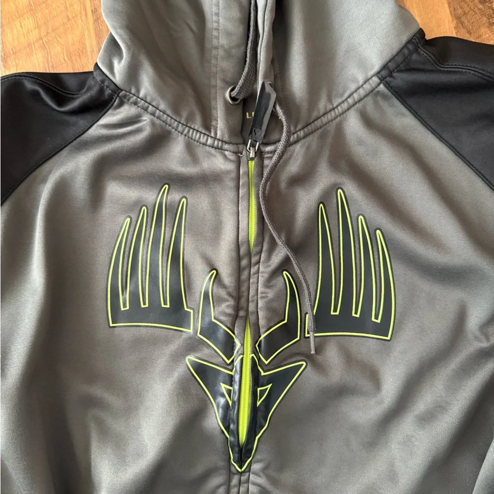 Legendary Whitetails zip up - Picture 2 of 4